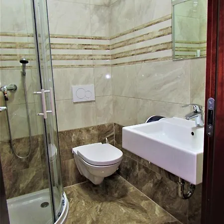 Gostisce Zvezda ליוטומר