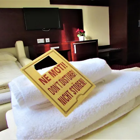 Gostisce Zvezda בית הארחה ליוטומר