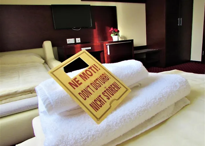 Gostisce Zvezda 招待所 柳托梅尔